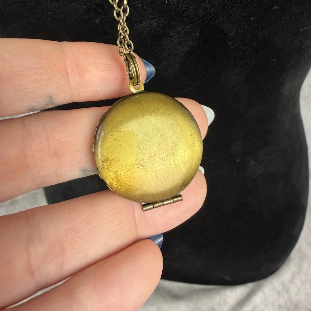 Vtg Brass Filigree Essential Oil Aromatherapy Diffuser Locket‎ Necklace Mandala